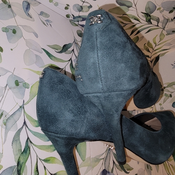 Sam Edelman Suede Green Heels - Picture 10 of 10